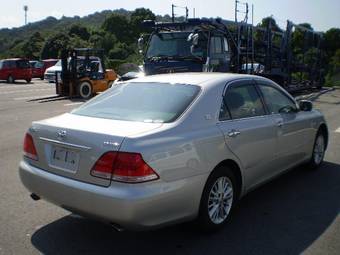 2005 Toyota Crown Photos