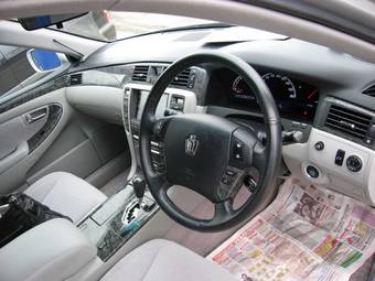 2005 Toyota Crown Pictures