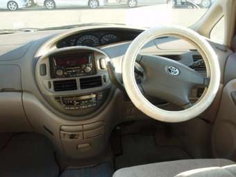 2001 Toyota Estima Pictures