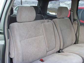 2002 Toyota Estima Pics