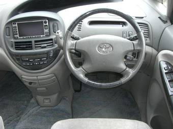2002 Toyota Estima Pics