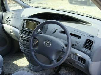 2002 Toyota Estima Photos