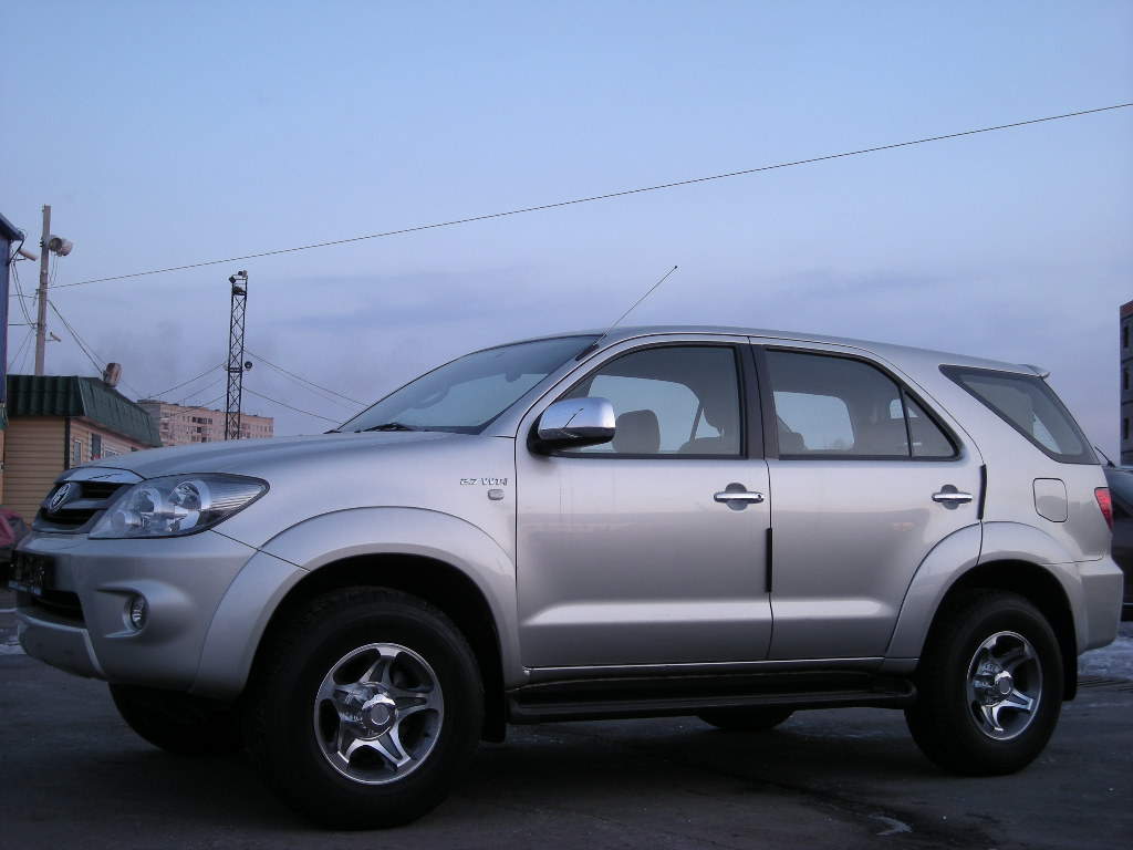 Toyota fortuner 2006 год