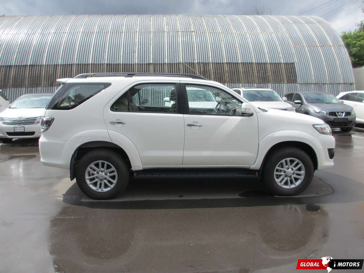 Toyota fortuner 2012