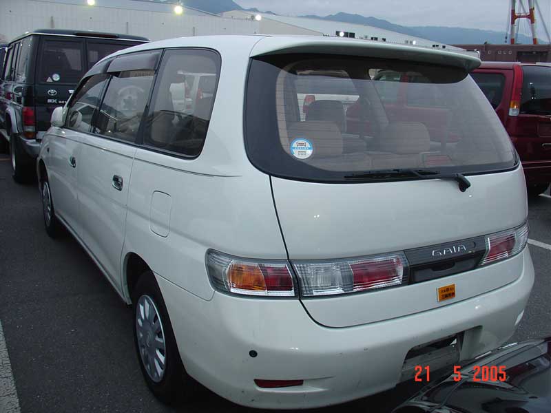 1998 Toyota Gaia Photos