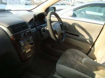 1998 Toyota Gaia Pictures