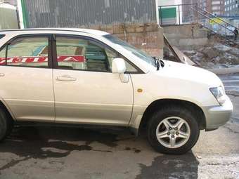1998 Toyota Harrier Pictures