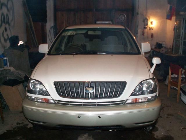 2000 Toyota Harrier