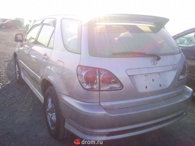 2000 Toyota Harrier