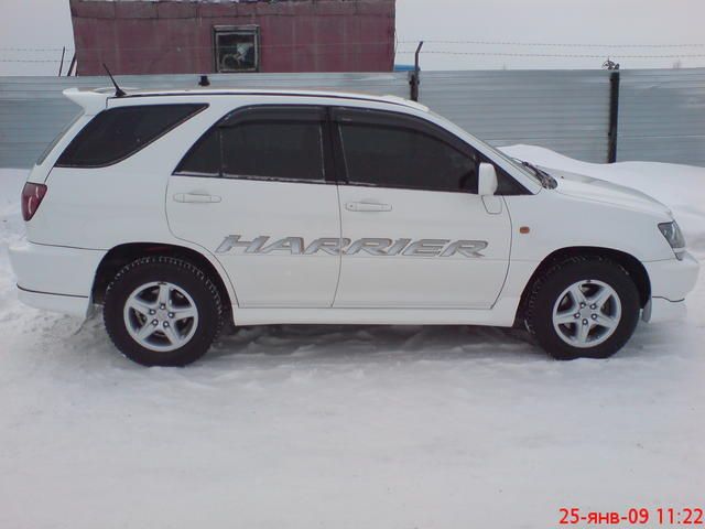 2000 Toyota Harrier