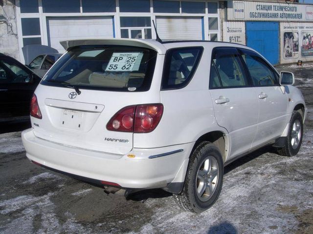 2000 Toyota Harrier