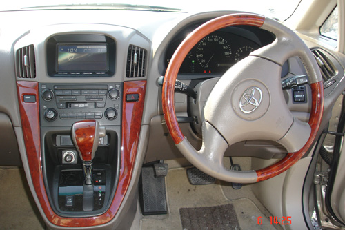2001 Toyota Harrier Pictures