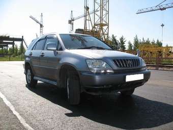 2002 Toyota Harrier Images