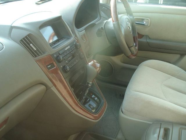 2003 Toyota Harrier