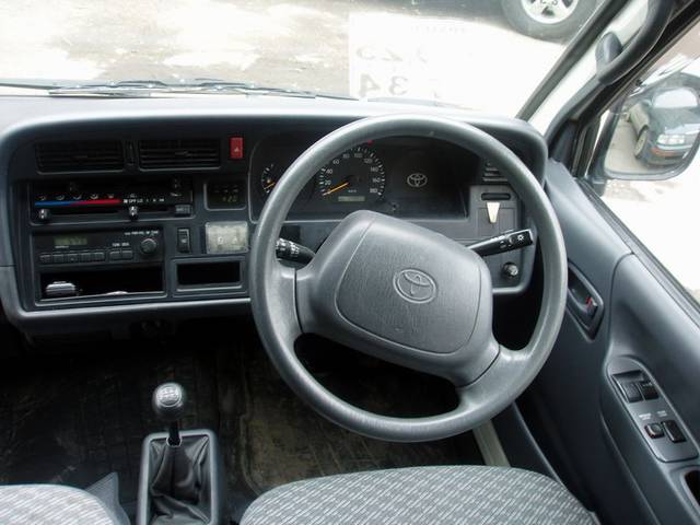 2000 Toyota Hiace