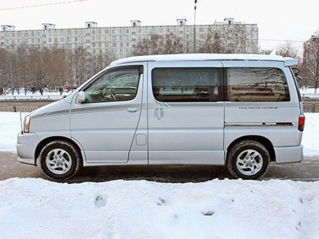 2000 Toyota Hiace