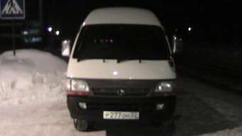 2001 Toyota Hiace Pictures