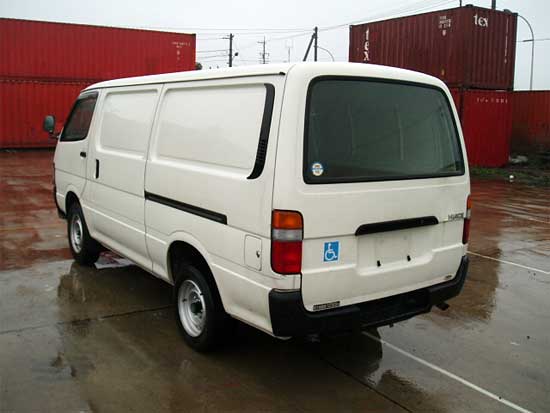 2002 Toyota Hiace Pictures