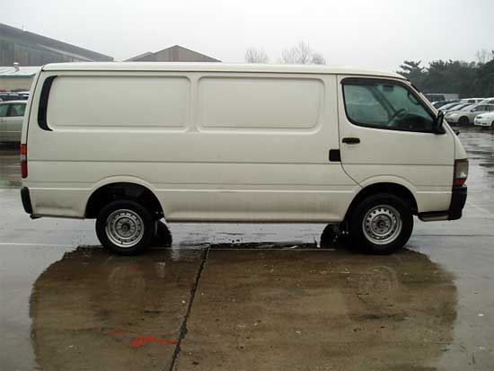 2002 Toyota Hiace Photos