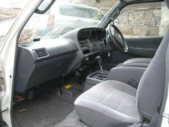 2002 Toyota Hiace Photos