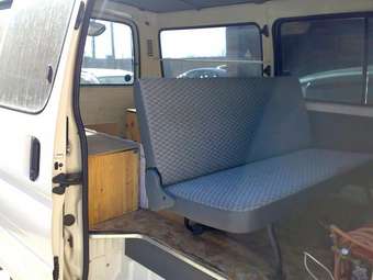 2003 Toyota Hiace Pictures