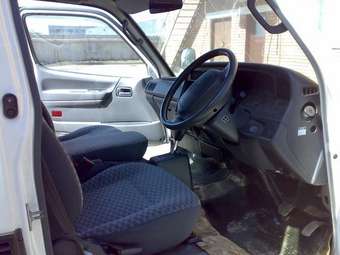 2003 Toyota Hiace Pictures