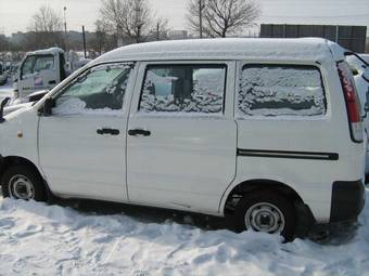 2003 Toyota Hiace Pictures