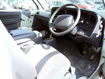 2003 Toyota Hiace Images