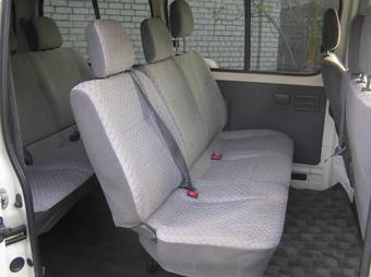 2003 Toyota Hiace Photos