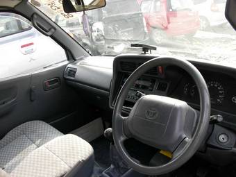 2003 Toyota Hiace Pics