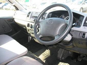 2005 Toyota Hiace Pictures