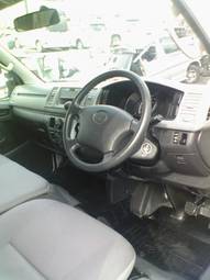 2005 Toyota Hiace Pictures