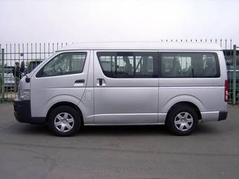 2005 Toyota Hiace Pictures