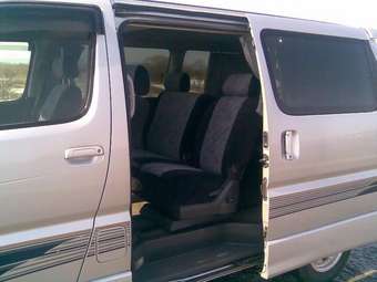 2001 Toyota Hiace Regius Images