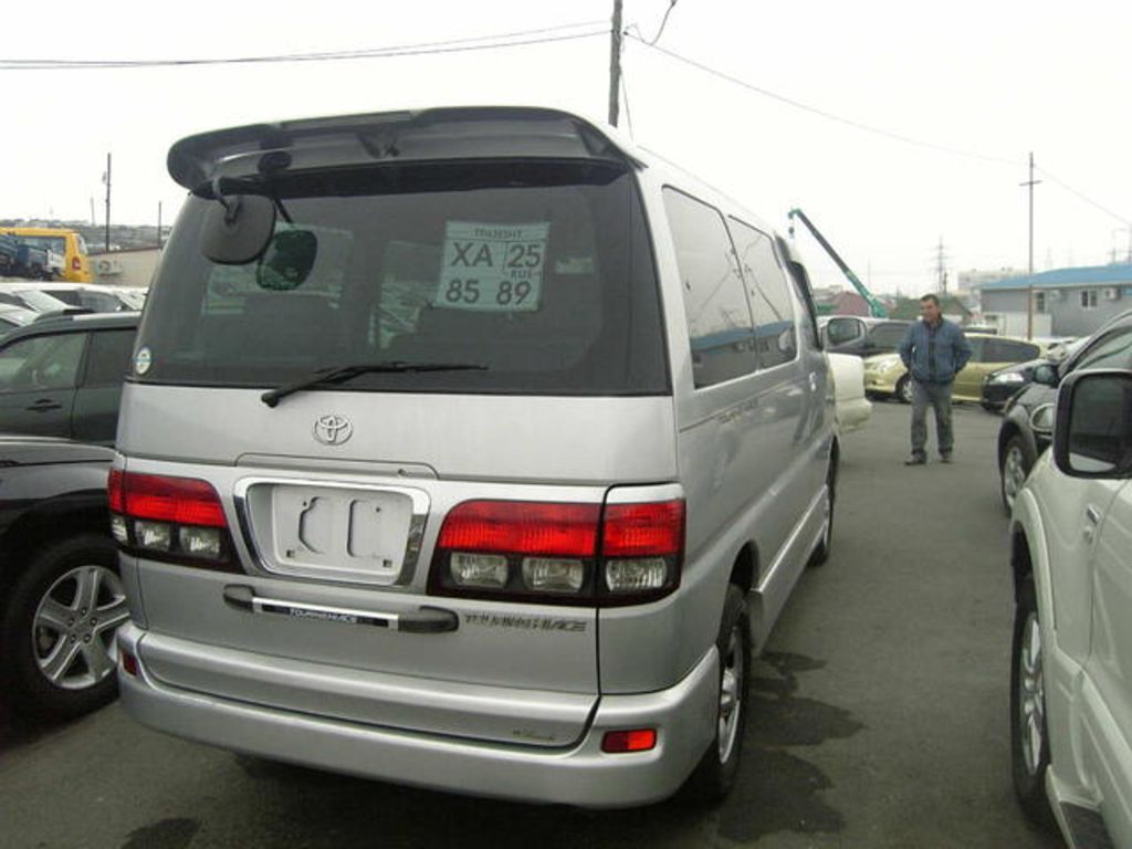 Toyota hiace regius 2001