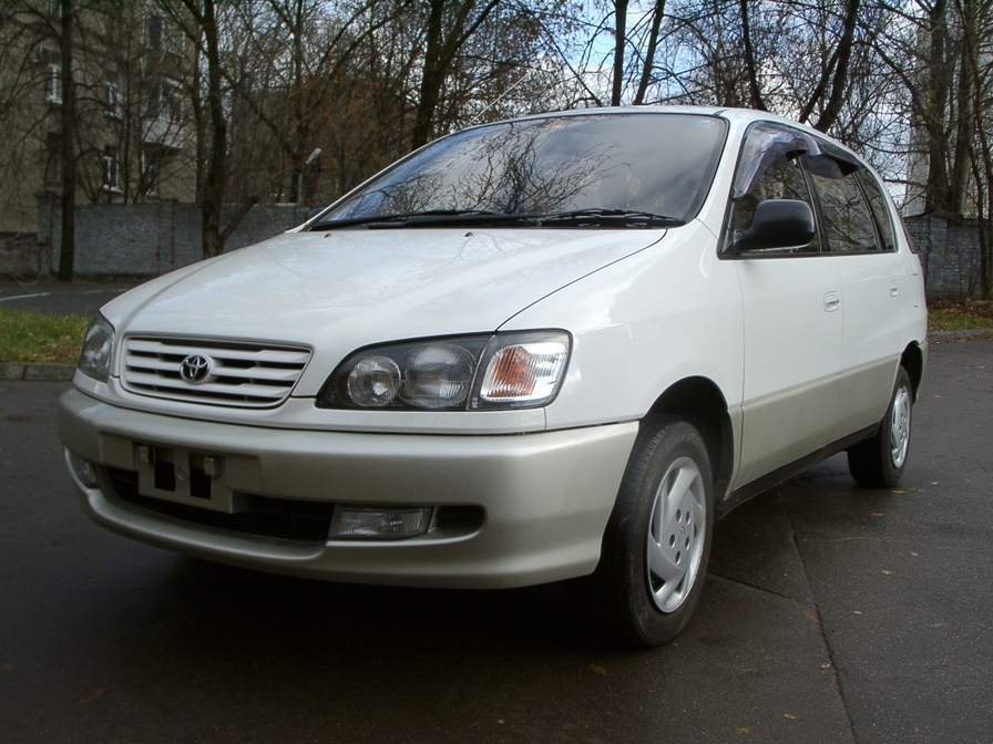 1997 Toyota Ipsum Pictures