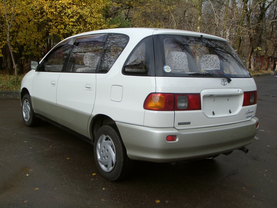 1997 Toyota Ipsum Pictures