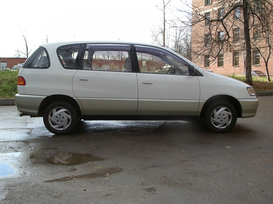 1997 Toyota Ipsum Pictures