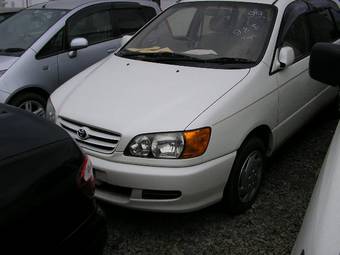 1999 Toyota Ipsum Photos