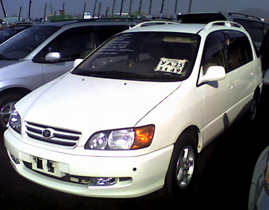 2000 Toyota Ipsum