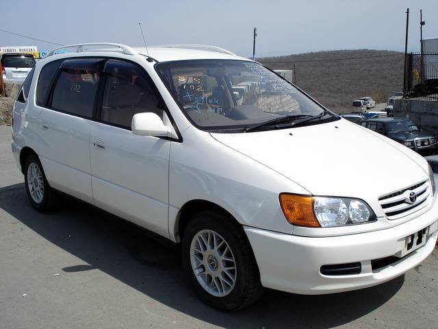 Toyota ipsum 2000 года