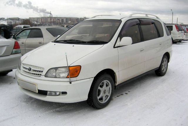 Toyota ipsum 2000 года