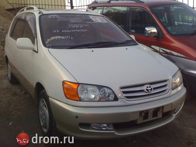 2000 Toyota Ipsum