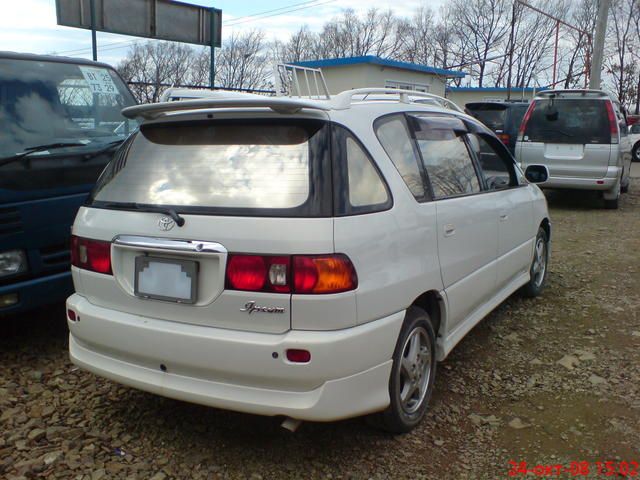 Toyota ipsum 2000 года