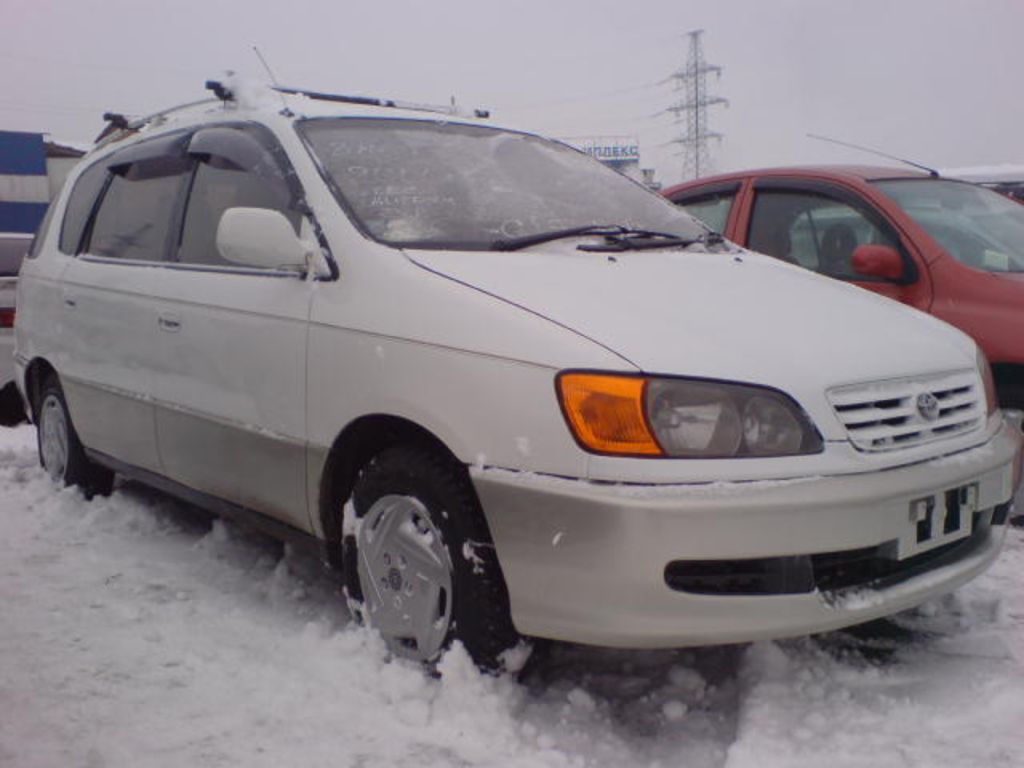 2000 Toyota Ipsum