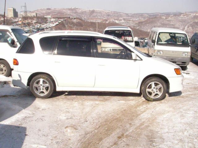 2000 Toyota Ipsum