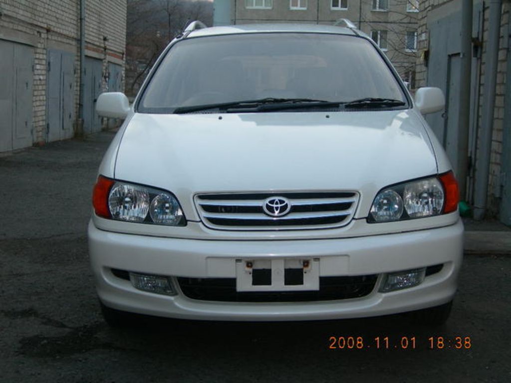 2000 Toyota Ipsum