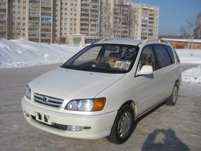 2000 Toyota Ipsum