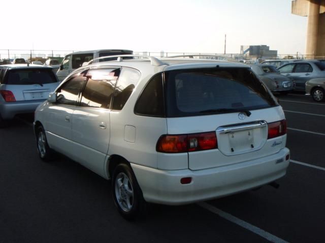 2000 Toyota Ipsum