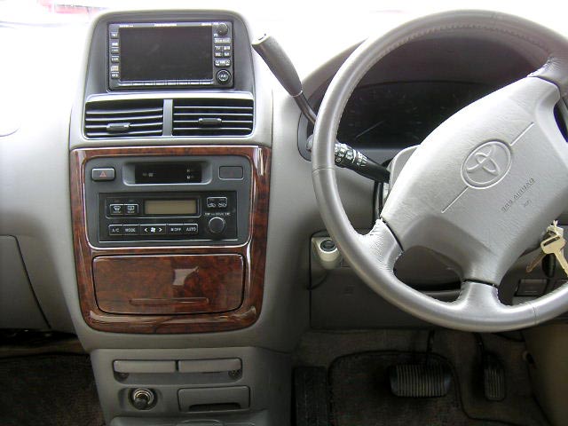 2000 Toyota Ipsum Pictures